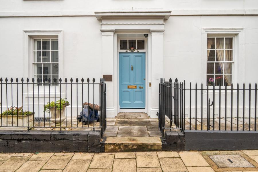 3 bedroom  semi-detached house for sale