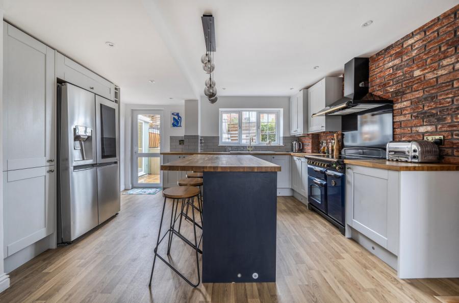 4 bedroom  detached house for sale