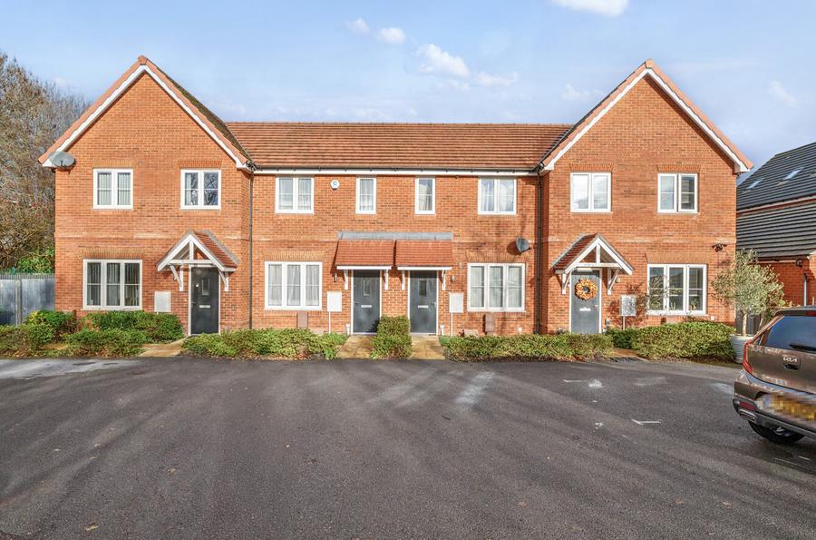 2 bedroom  terraced house for sale