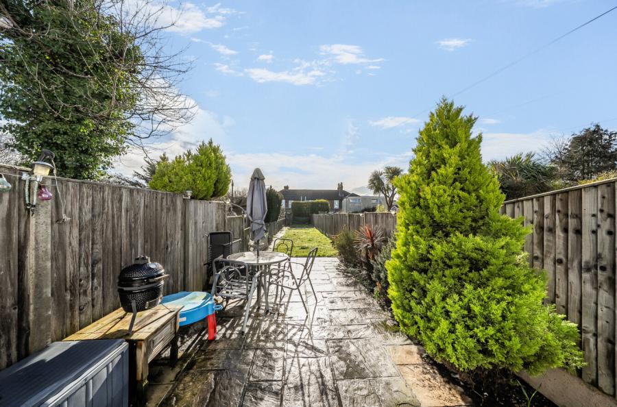 2 bedroom  terraced house for sale