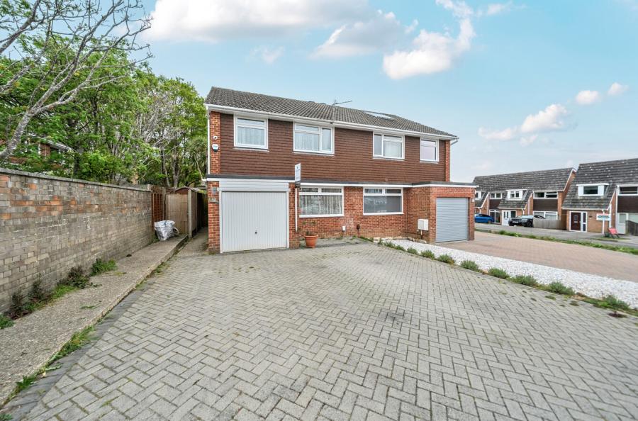 4 bedroom  semi-detached house for sale