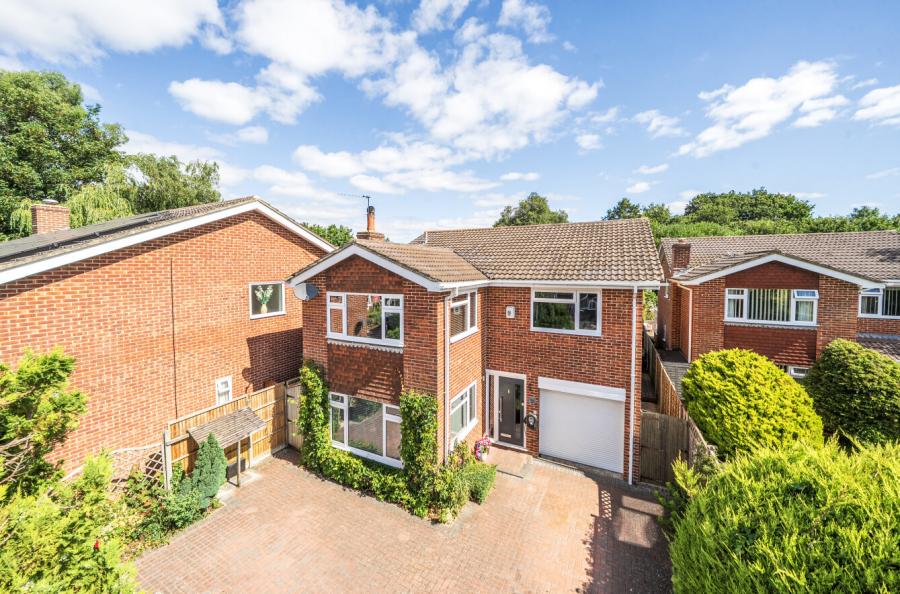 4 bedroom  detached house for sale