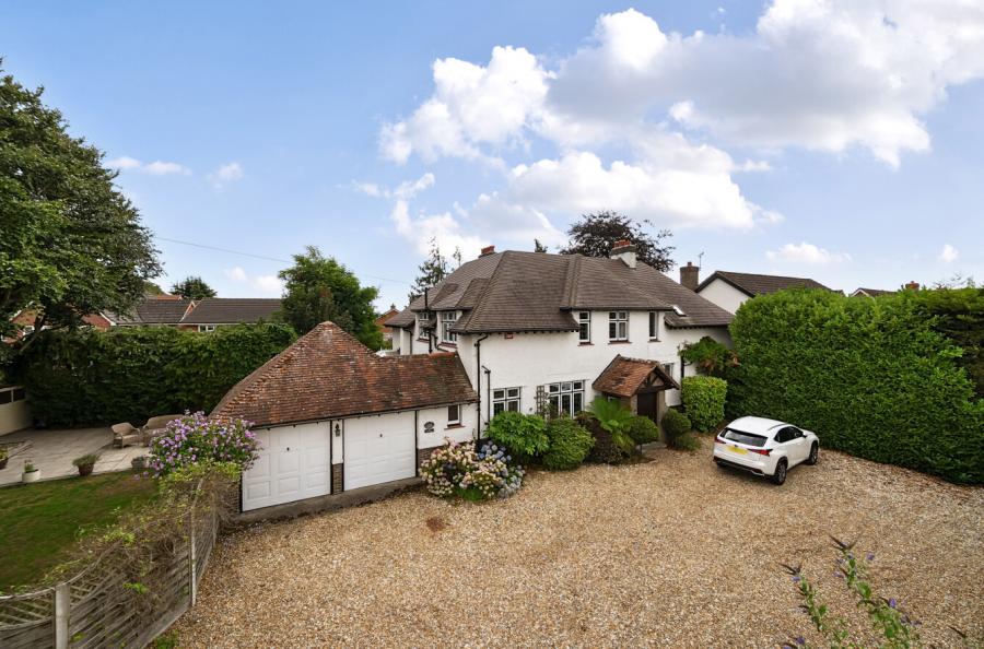 5 bedroom  detached house for sale