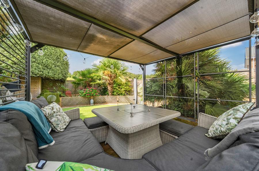 4 bedroom  detached house for sale
