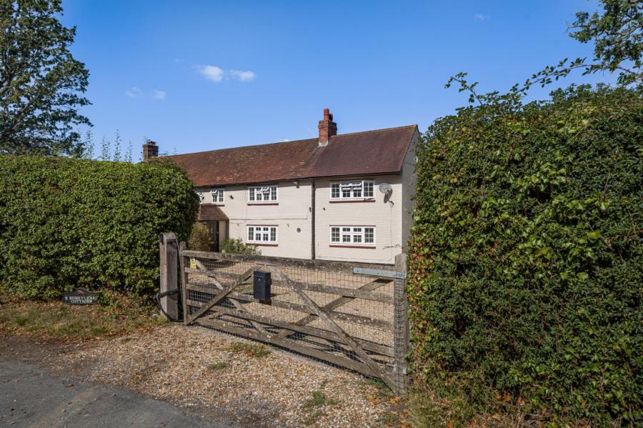 4 bedroom  semi-detached house to rent