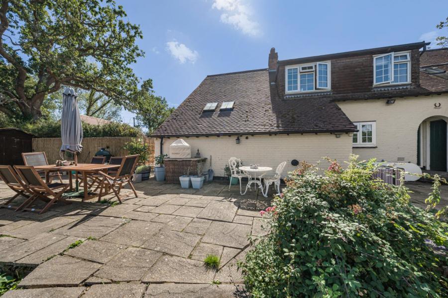 4 bedroom  semi-detached house to rent