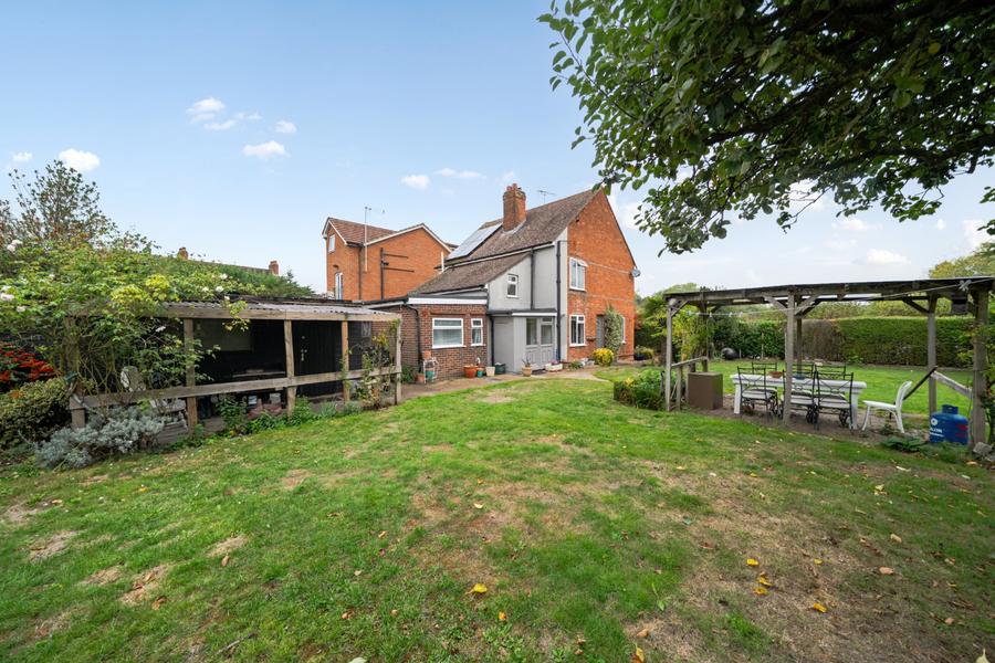 3 bedroom  semi-detached house to rent