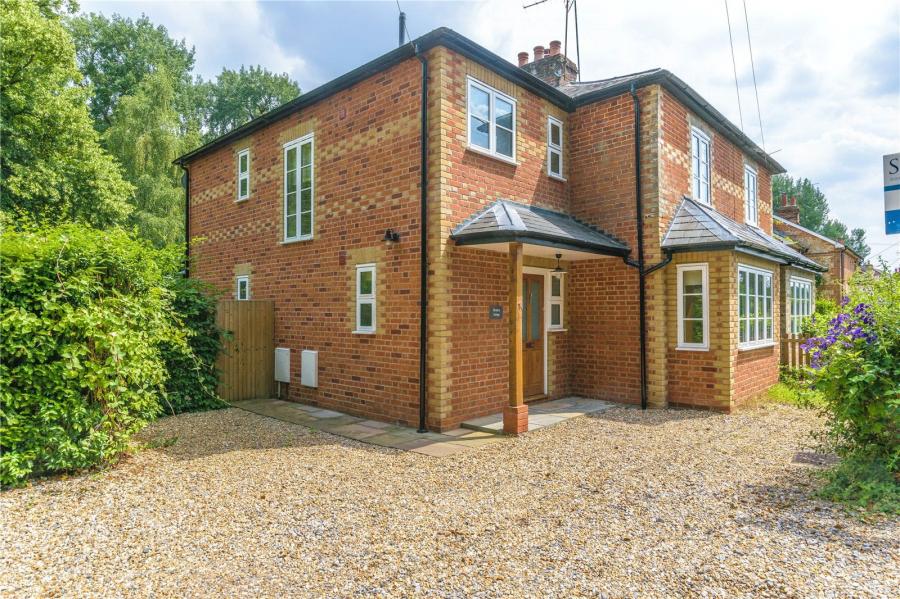 3 bedroom  semi-detached house for sale