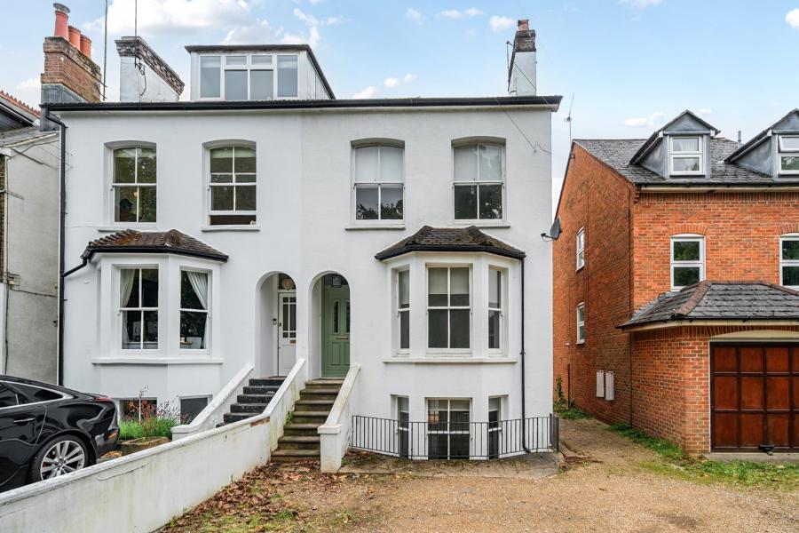 4 bedroom  semi-detached house for sale
