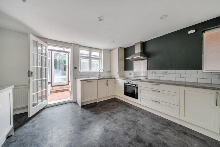 4 bedroom  semi-detached house for sale
