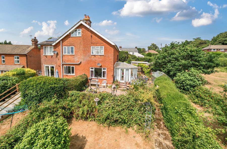 3 bedroom  semi-detached house for sale