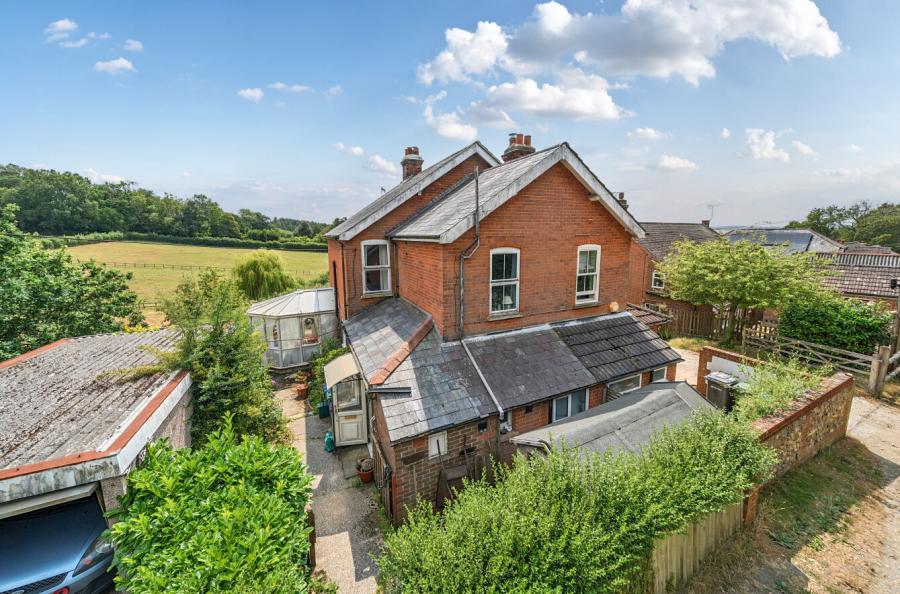 3 bedroom  semi-detached house for sale