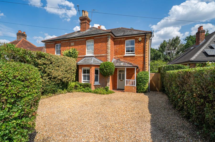 3 bedroom  semi-detached house for sale