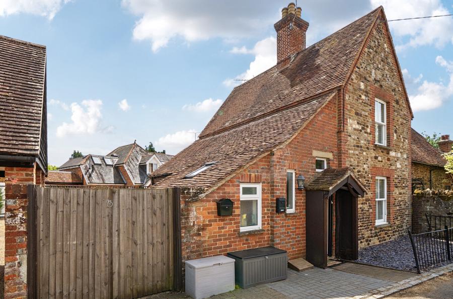 2 bedroom  semi-detached house for sale