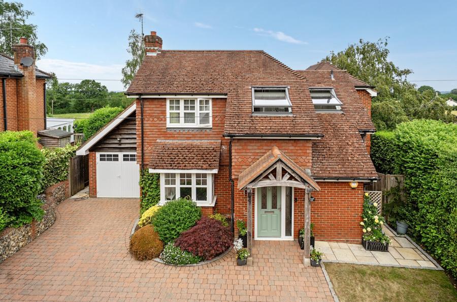 4 bedroom  detached house for sale