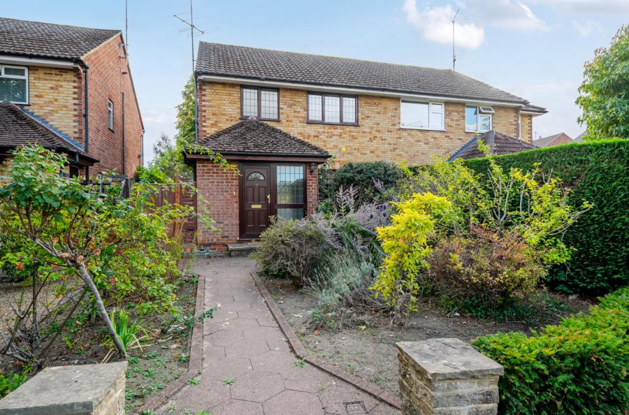 3 bedroom  semi-detached house for sale