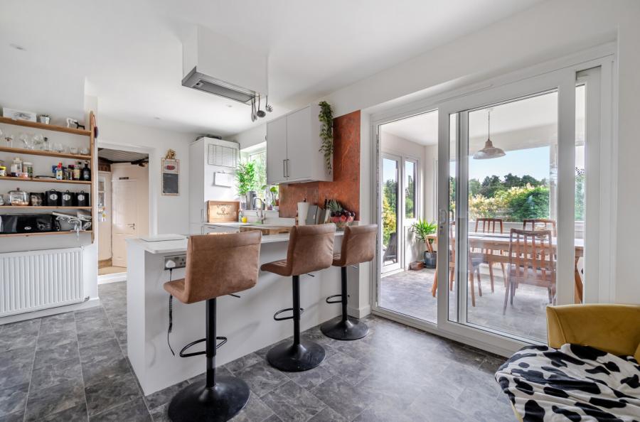 3 bedroom  semi-detached house for sale