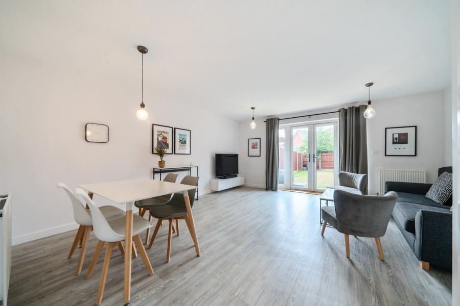 3 bedroom  semi-detached house for sale