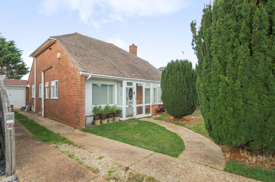 2 bedroom detached bungalow for sale