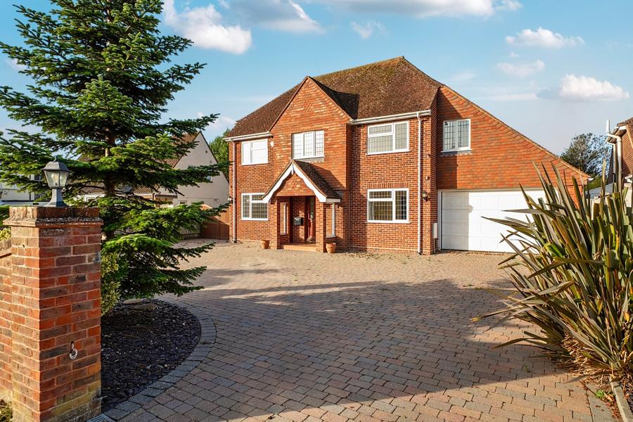 5 bedroom  detached house for sale