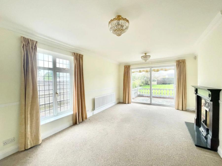 5 bedroom  detached house for sale