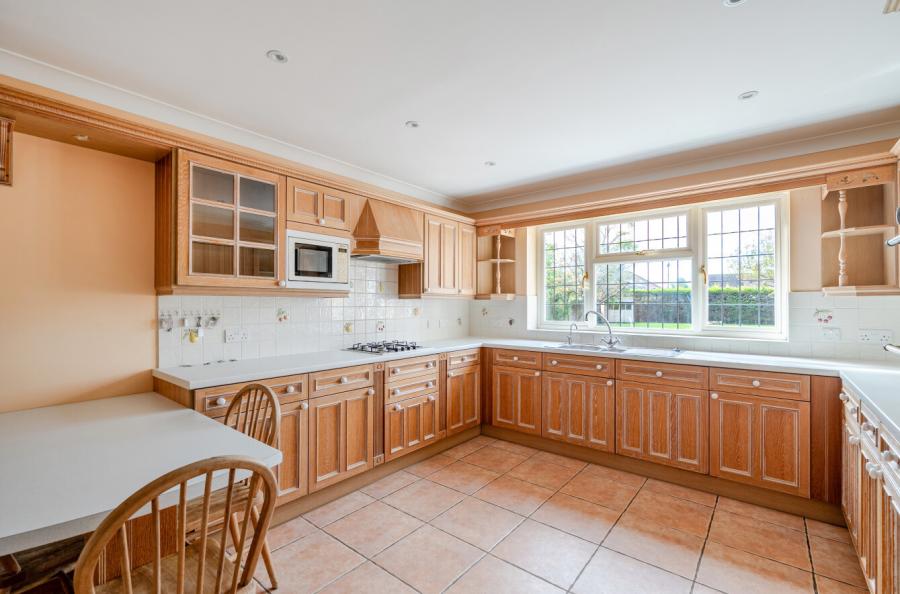 5 bedroom  detached house for sale