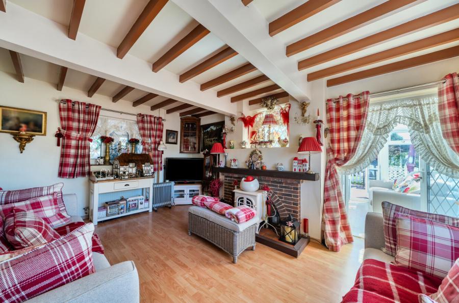 2 bedroom  semi-detached house for sale