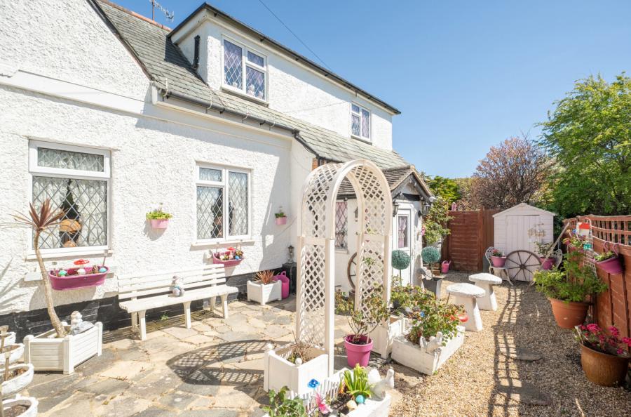 2 bedroom  semi-detached house for sale