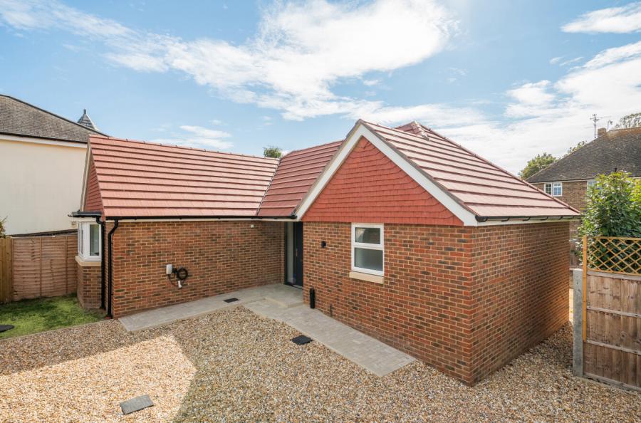 2 bedroom  detached bungalow for sale