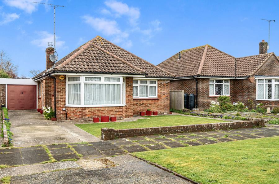 2 bedroom  detached bungalow for sale
