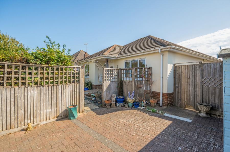 2 bedroom  detached bungalow for sale