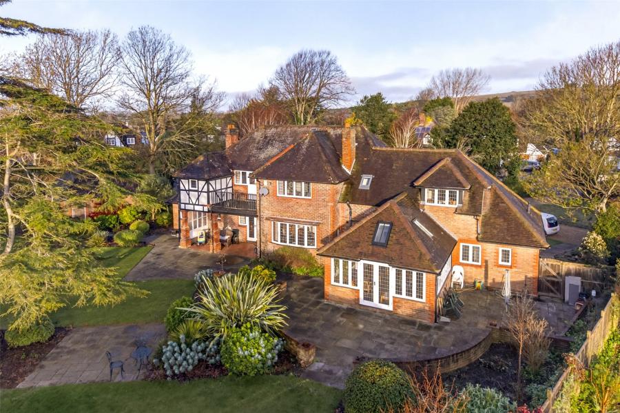 5 bedroom  detached house for sale