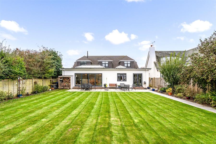 5 bedroom  detached house for sale