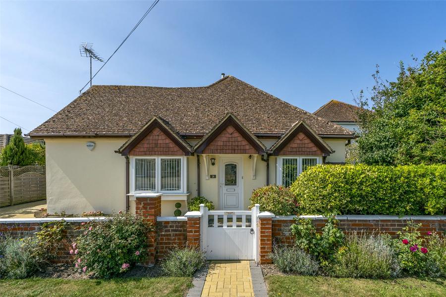 2 bedroom detached bungalow for sale