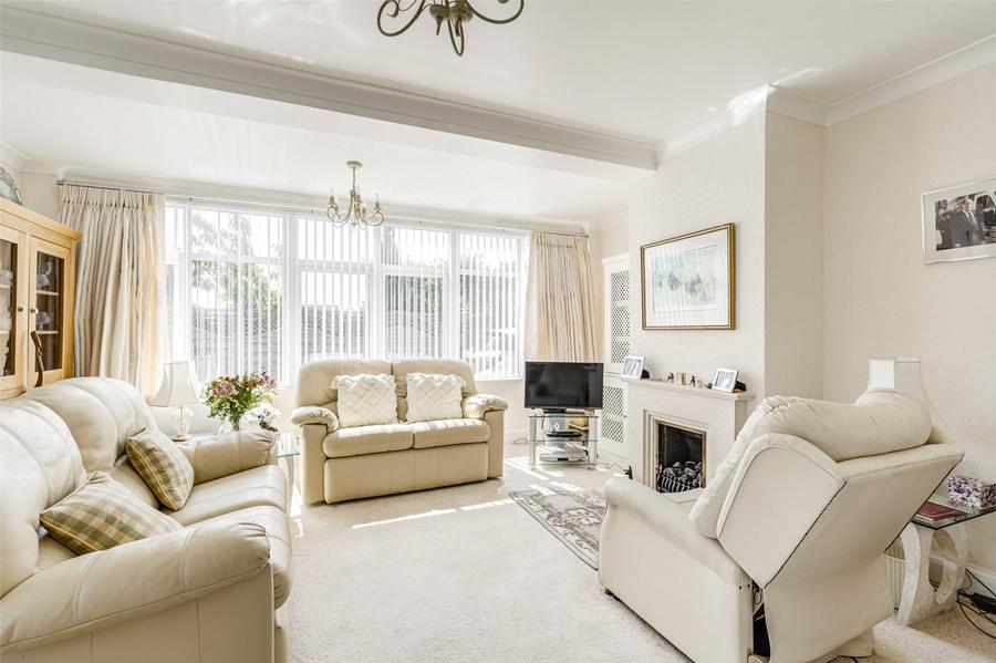 2 bedroom  detached bungalow for sale