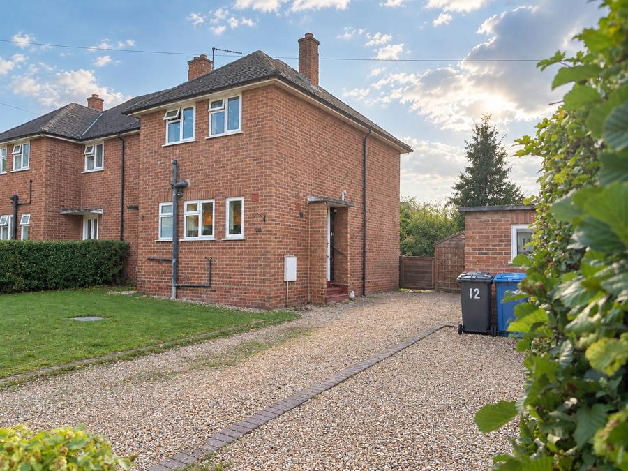3 bedroom semi-detached house to rent