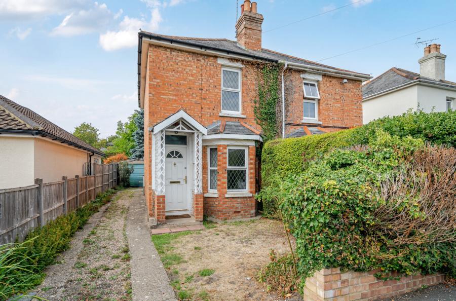 2 bedroom  semi-detached semi-detached house for sale