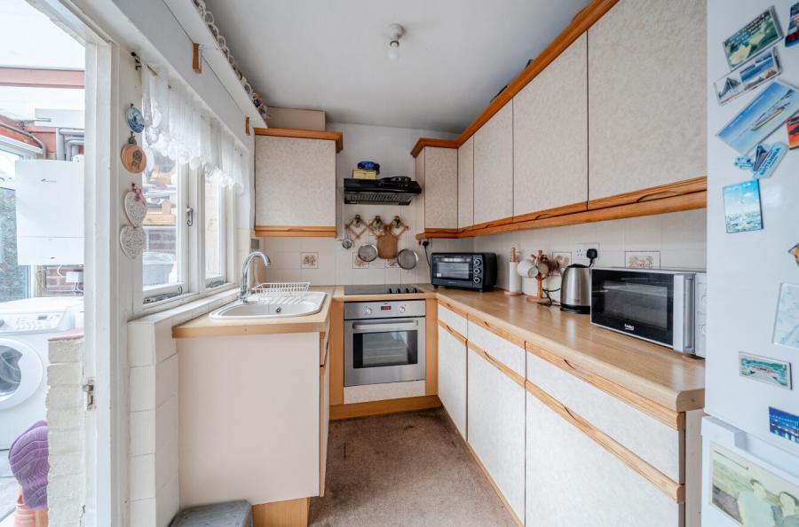 2 bedroom  semi-detached semi-detached house for sale