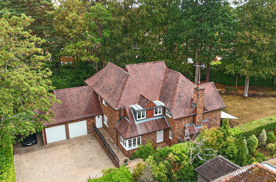 5 bedroom detached house for sale