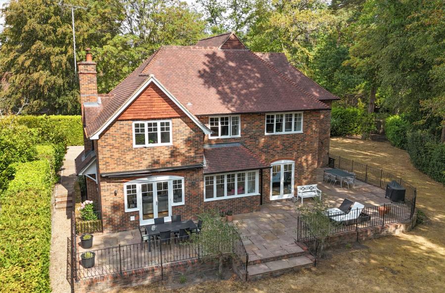 5 bedroom  detached house for sale