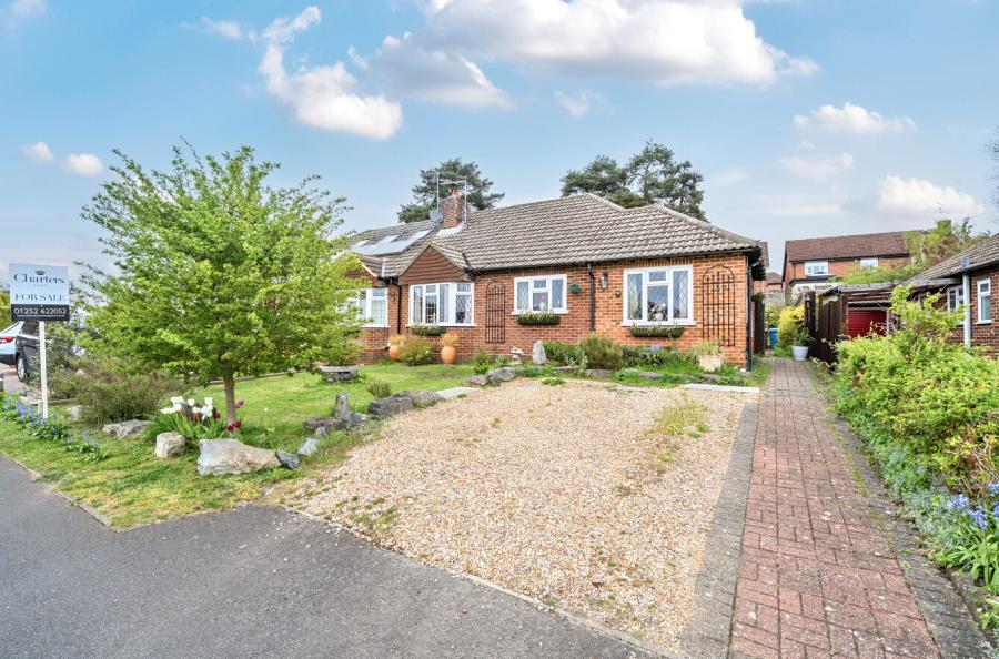 3 bedroom  semi-detached house for sale