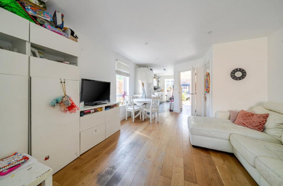 2 bedroom  semi-detached house for sale