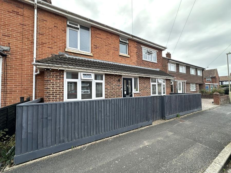 4 bedroom  semi-detached house to rent