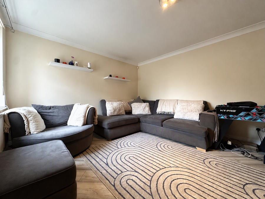 3 bedroom  semi-detached house to rent