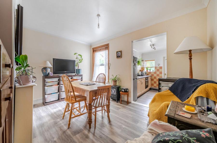 2 bedroom  terraced house to rent