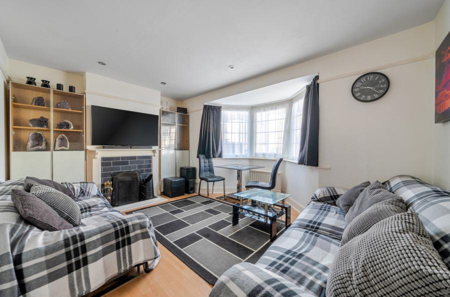 2 bedroom  semi-detached house for sale