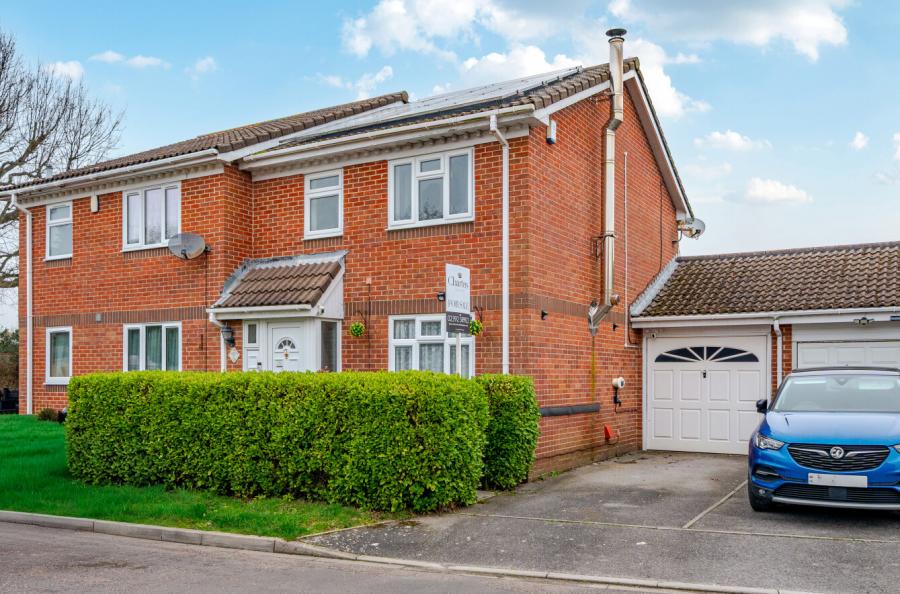 3 bedroom  semi-detached house for sale