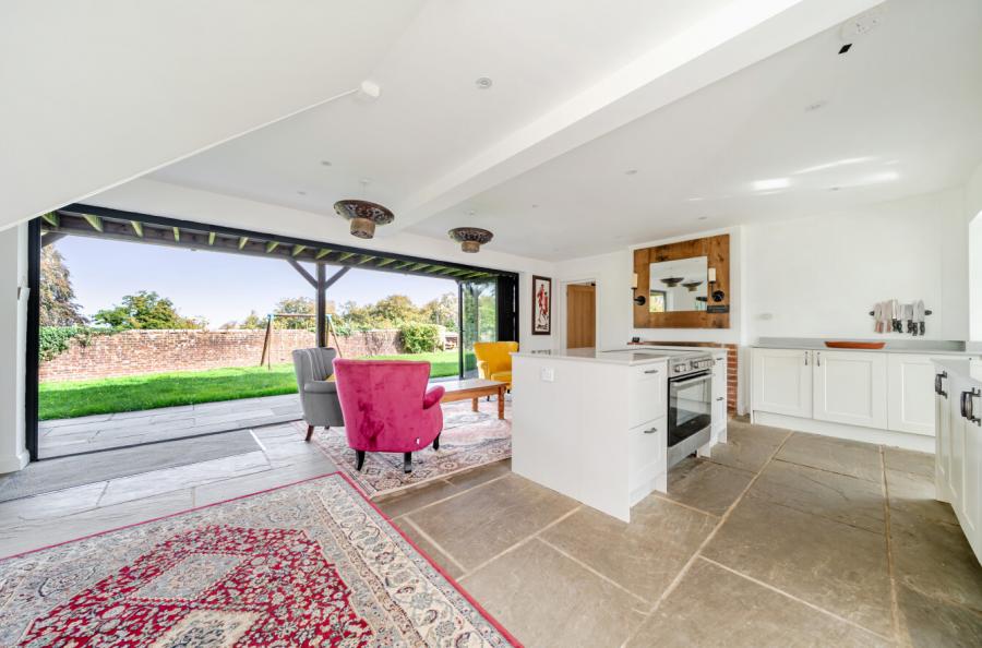 5 bedroom house to rent