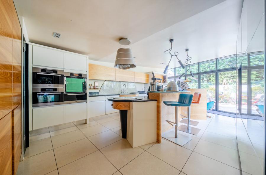 4 bedroom  detached house for sale