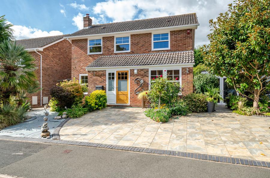 4 bedroom  detached house for sale